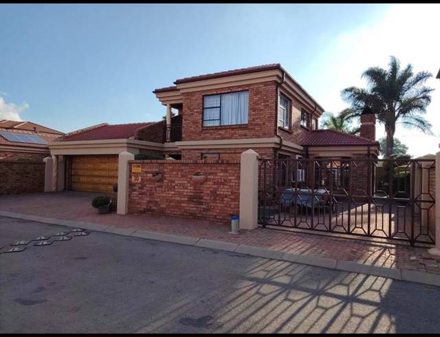 3 BEDROOM CLUSTER FOR SALE IN BARDENE